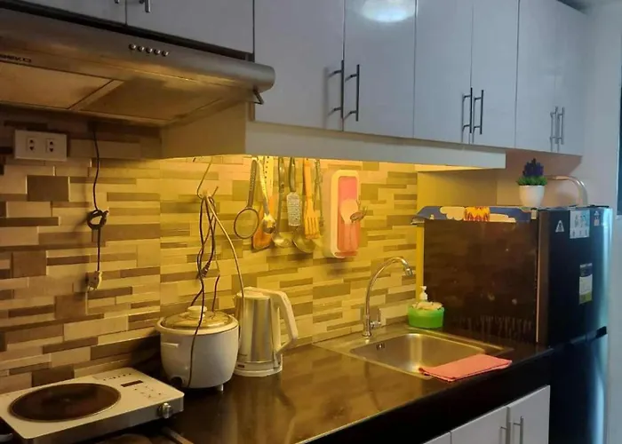 Spacious 1-bedroom In Quezon With Private Pool